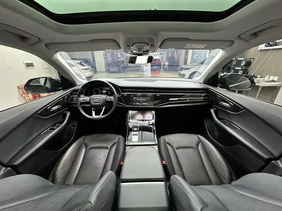 Audi Q8 2022 45 TFSI luxury and dynamic model 2023 — миниатюра 3