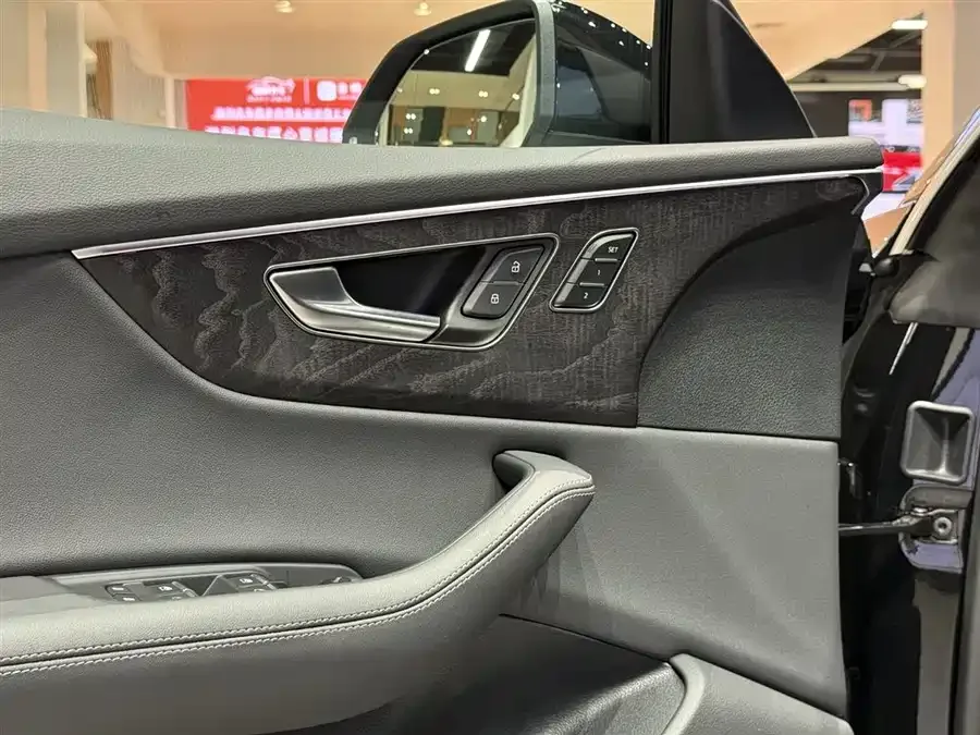 Audi Q8 2024 55 TFSI Luxury Dynamic Edition 2025 — миниатюра 4