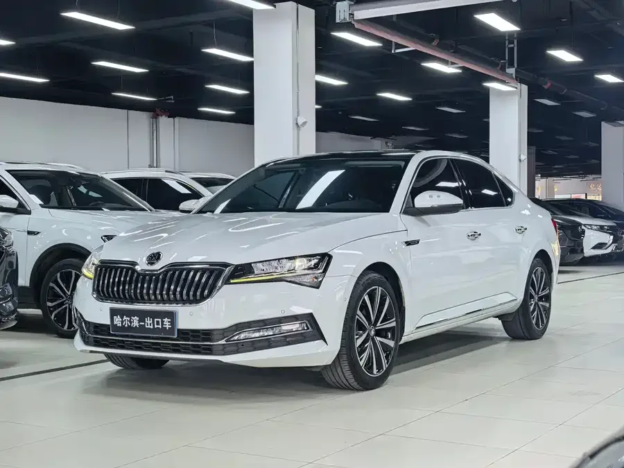 Skoda SuperB Superb 2023 facelifted TSI280 DSG exclusive version 2023 — фото 1, купить с доставкой в Москву