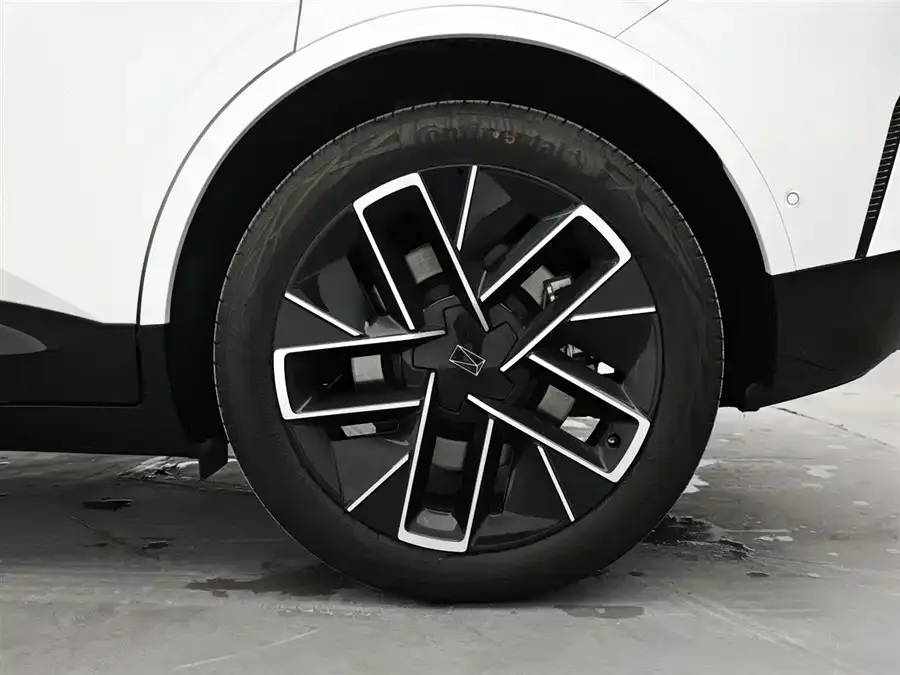 Avatr 11 Avita 11 2025 facelift Max extended range version 2025 — миниатюра 3