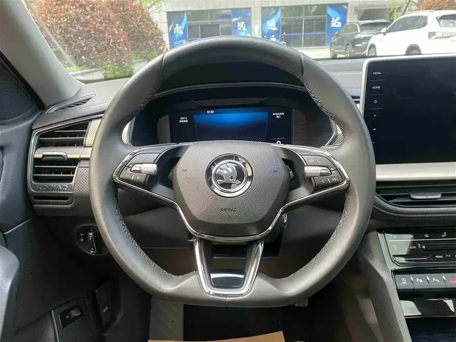 Skoda Kodiaq Kodiaq 2022 facelift TSI330 5-seater 2WD luxury version 2022 — миниатюра 5