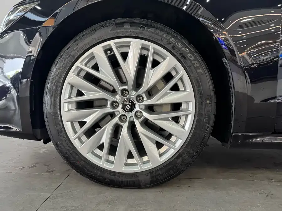 Audi A7L 2024 45TFSI S-line Dream Flow Crystal Set 2024 — миниатюра 2