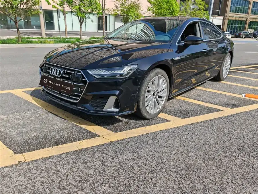 Audi A7L 2024 45TFSI S-line Dream Flow Crystal Set 2024 — фото 1, купить с доставкой в Москву