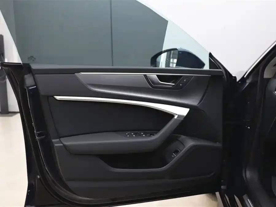 Audi A7L 2024 45TFSI S-line Dream Flow Crystal Set 2024 — миниатюра 3