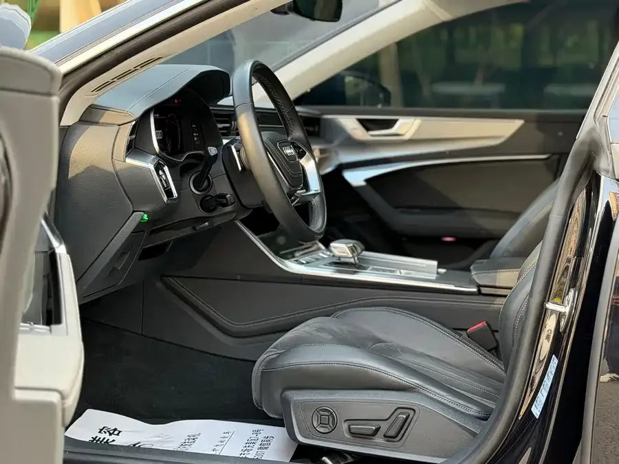 Audi A7L 2024 45 TFSI Luxury Edition 2024 — миниатюра 2