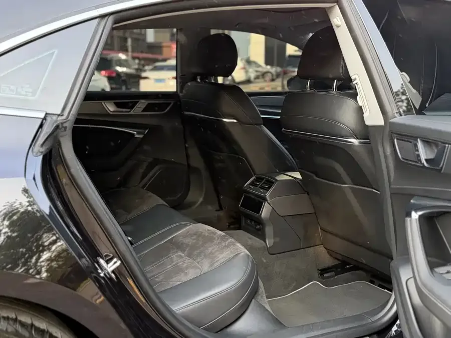 Audi A7L 2024 45 TFSI Luxury Edition 2024 — миниатюра 3