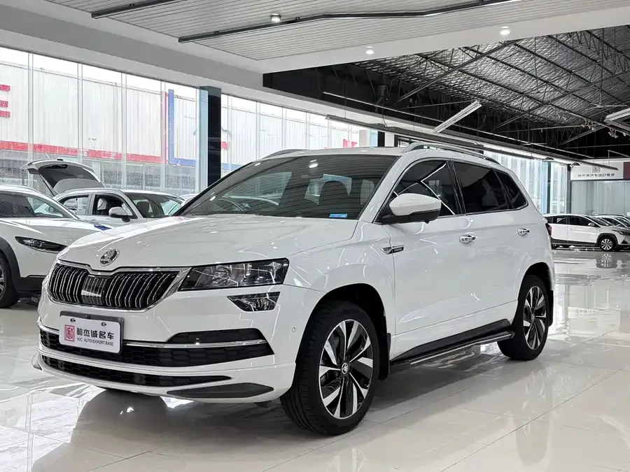 Skoda Karoq Karoq 2022 facelift TSI280 luxury version 2022 — фото 1, купить с доставкой в Москву