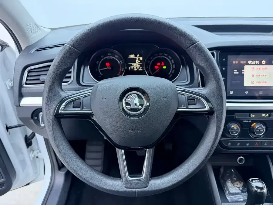 Skoda Kamiq Komic 2023 1.5L automatic comfort version 2023 — миниатюра 4