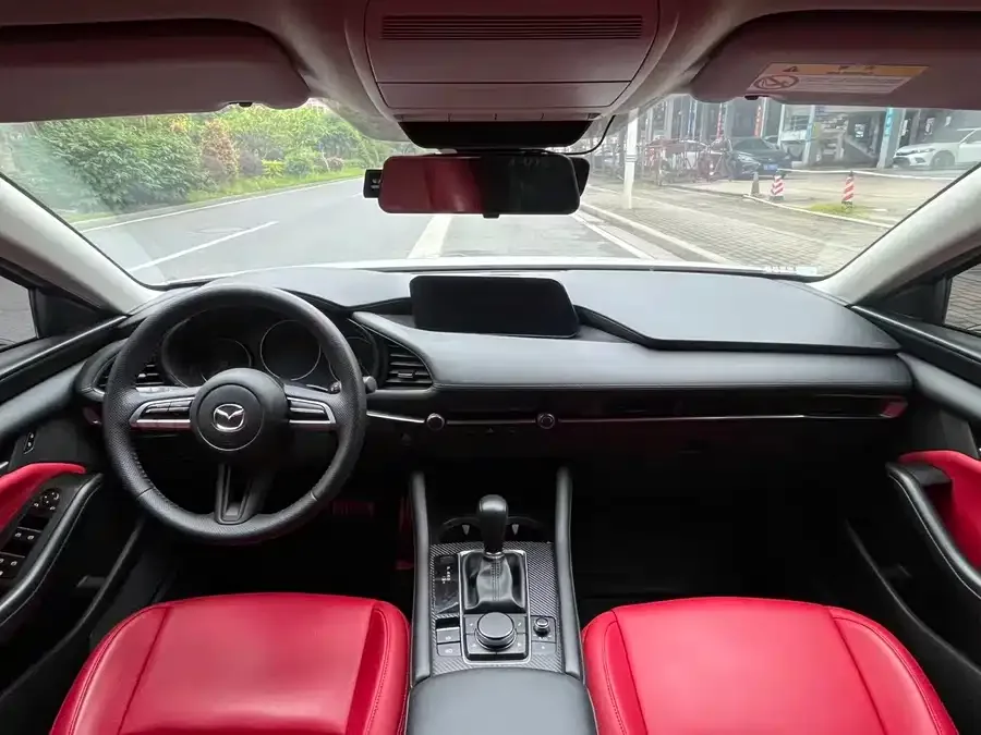 Mazda Axela Mazda3 Angkesela 2021 2.0L automatic quality version 2022 — миниатюра 5