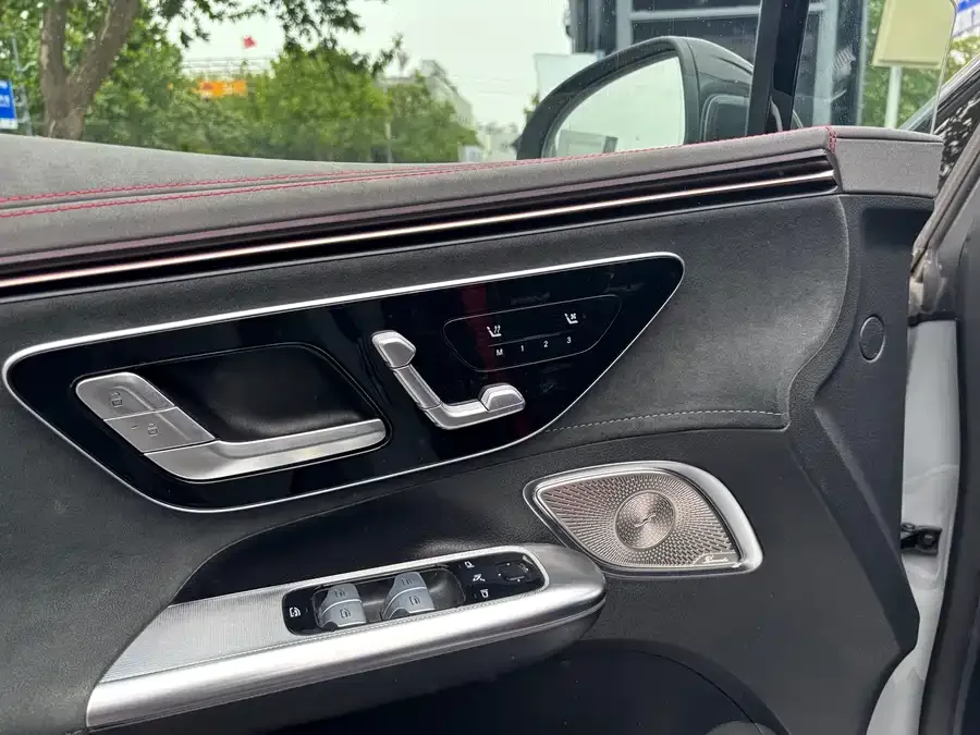 Mercedes-Benz EQE SUV AMG Mercedes-Benz EQE AMG 2023 AMG EQE 53 4MATIC+ 2023 — миниатюра 3