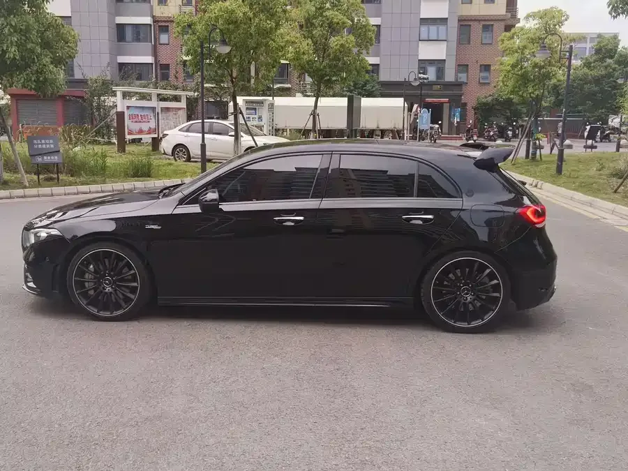 Mercedes-Benz A-Class AMG Mercedes-Benz A-Class AMG 2021 AMG A 35 L 4MATIC Blazing Night Special Edition 2022 — миниатюра 2