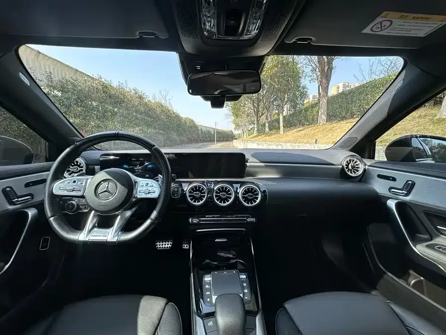 Mercedes-Benz A-Class AMG Mercedes-Benz A-Class AMG 2023 AMG A 35 L 4MATIC 2023 — миниатюра 2