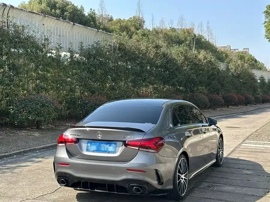Mercedes-Benz A-Class AMG Mercedes-Benz A-Class AMG 2023 AMG A 35 L 4MATIC 2023 — миниатюра 3
