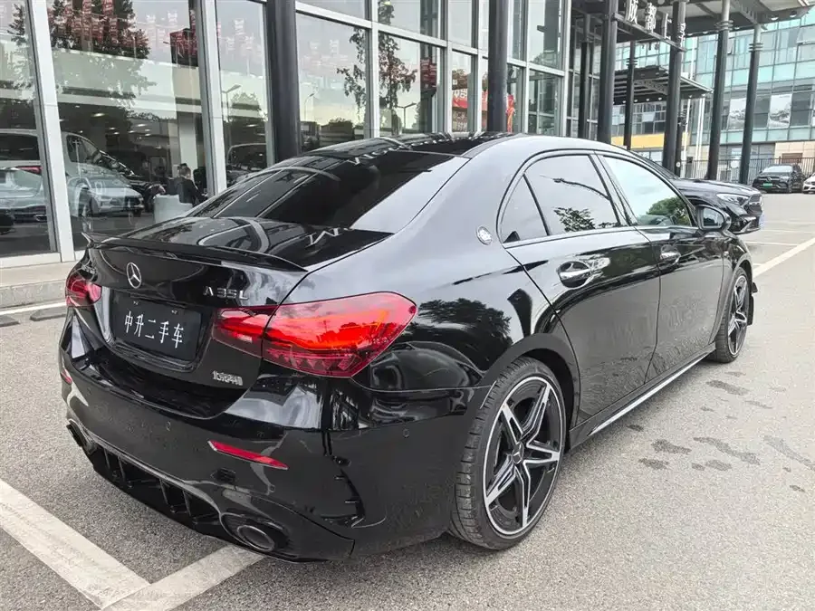 Mercedes-Benz A-Class AMG Mercedes-Benz A-Class AMG 2025 AMG A 35 L 4MATIC 2025 — миниатюра 2