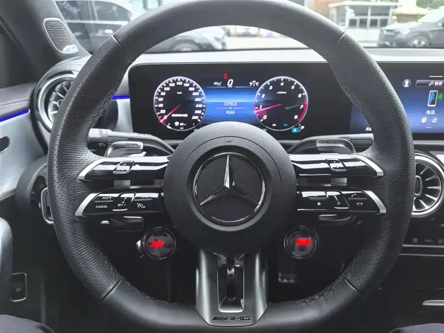 Mercedes-Benz A-Class AMG Mercedes-Benz A-Class AMG 2025 AMG A 35 L 4MATIC 2025 — миниатюра 3