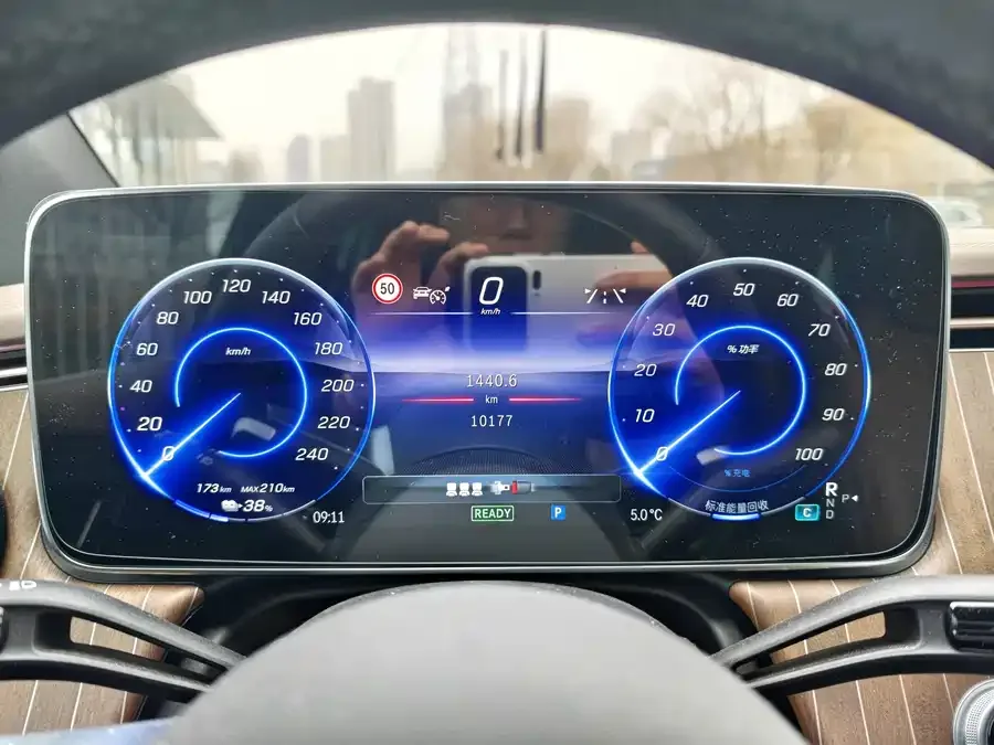 Mercedes-Benz EQE SUV Mercedes-Benz EQE SUV 2023 350 4MATIC Pioneer Edition 2025 — миниатюра 4