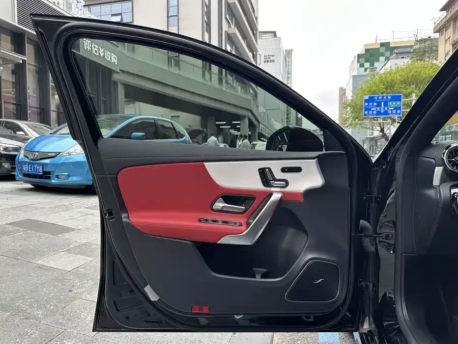 Mercedes-Benz A-Class AMG Mercedes-Benz A-Class AMG (Imported) 2023 AMG A 35 4MATIC 2023 — миниатюра 4