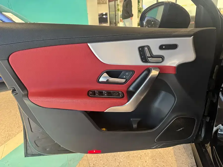 Mercedes-Benz A-Class AMG Mercedes-Benz A-Class AMG (Imported) 2022 AMG A 35 4MATIC 2022 — миниатюра 4