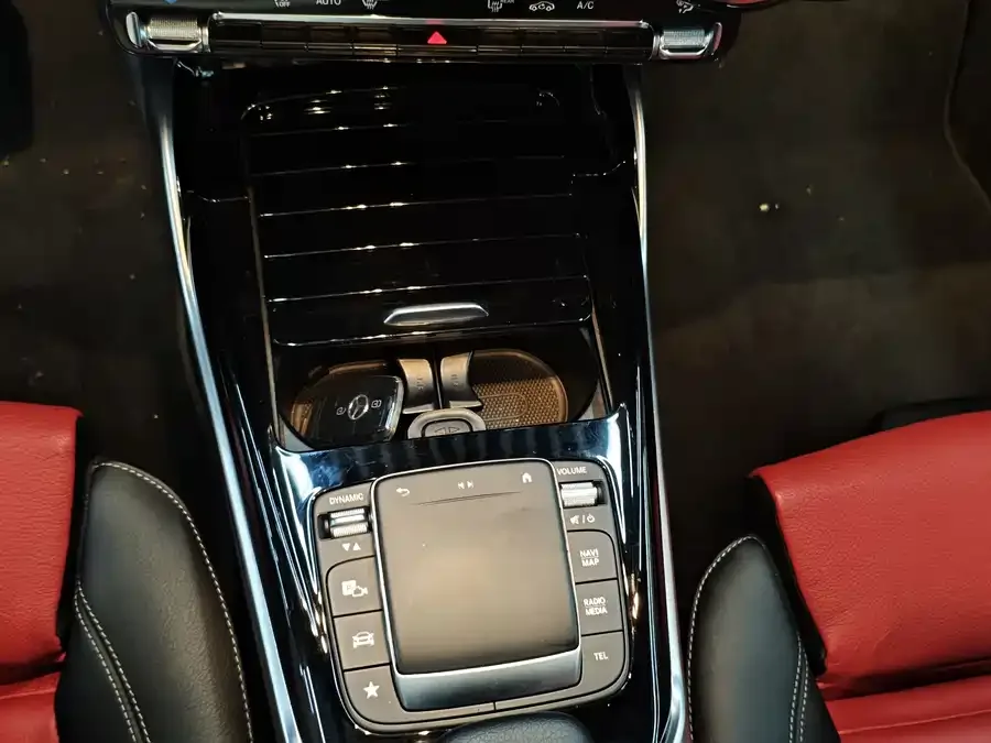Mercedes-Benz A-Class AMG Mercedes-Benz A-Class AMG (Imported) 2022 AMG A 35 4MATIC 2022 — миниатюра 3