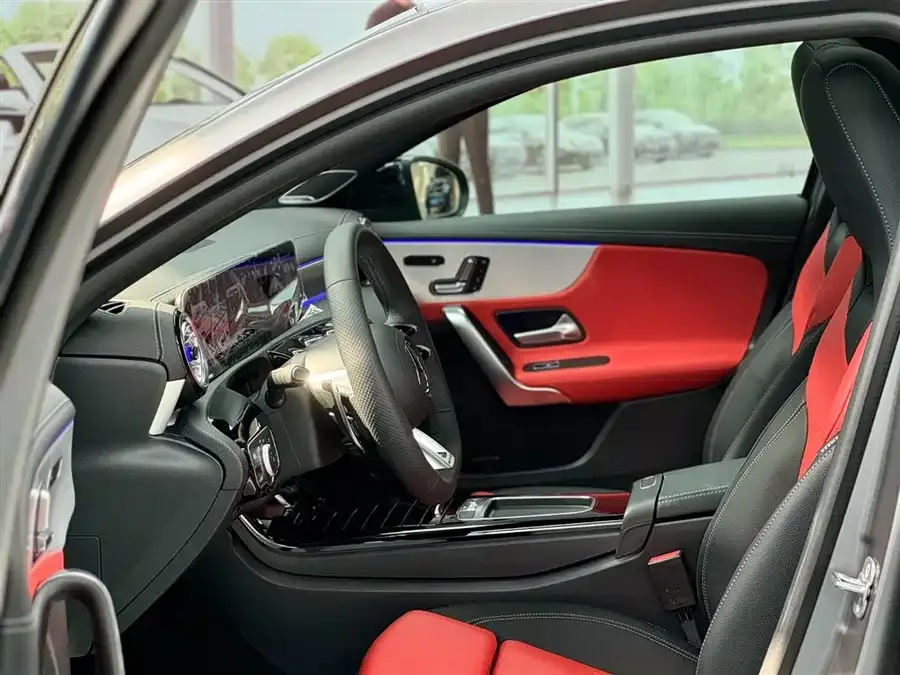 Mercedes-Benz A-Class AMG Mercedes-Benz A-Class AMG (Imported) 2025 AMG A 35 4MATIC 2025 — миниатюра 2