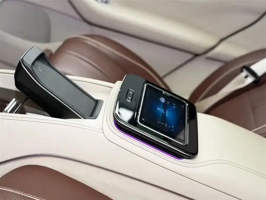 Mercedes-Benz Maybach GLS Maybach GLS 2022 GLS 600 4MATIC Gift Edition 2024 — миниатюра 4