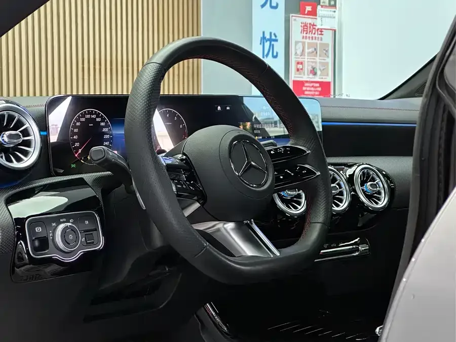 Mercedes-Benz CLA-Class Mercedes-Benz CLA (Imported) 2024 CLA 200 2025 — миниатюра 3