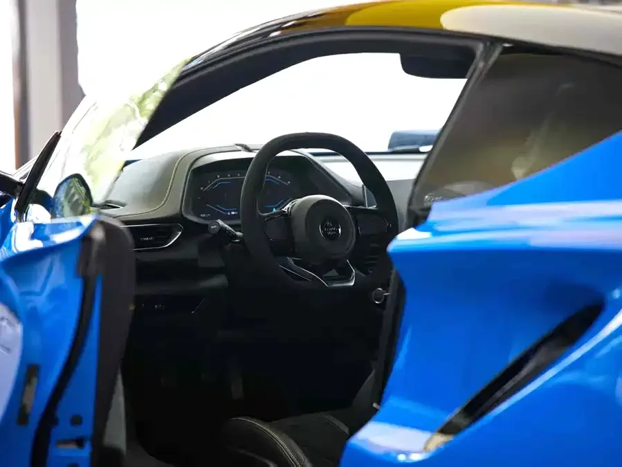 Lotus EMIRA EMIRA 2021 2.0T DCT First Edition 2023 — миниатюра 4