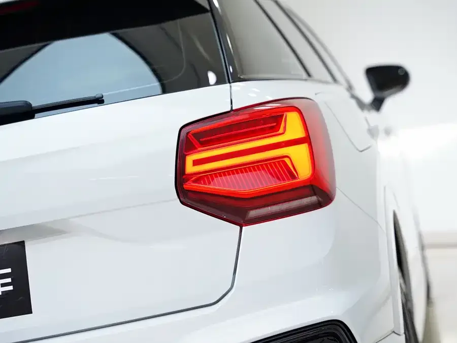 Audi Q2L 2022 35 TFSI Enterprising and Elegant Model 2022 — миниатюра 3