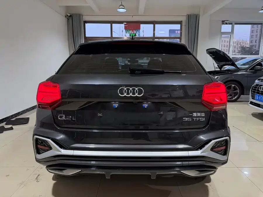 Audi Q2L 2022 35 TFSI aggressive and dynamic model 2022 — миниатюра 2
