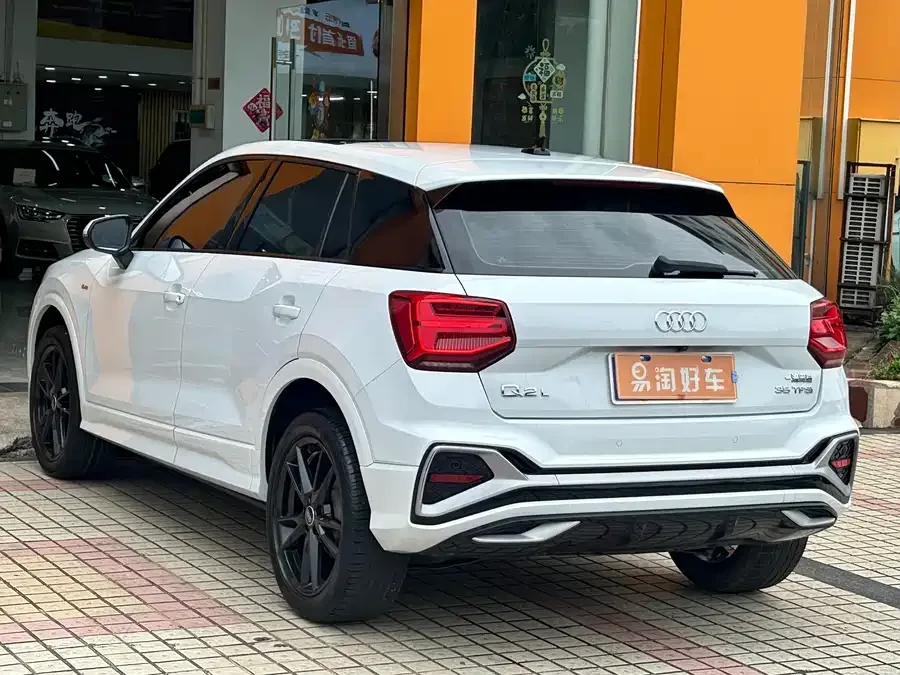 Audi Q2L 2022 35 TFSI aggressive and dynamic model 2023 — миниатюра 2