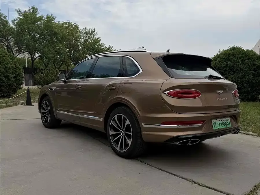 Bentley Bentayga plug-in hybrid Bentayga plug-in hybrid 2021 3.0T PHEV 2023 — миниатюра 2