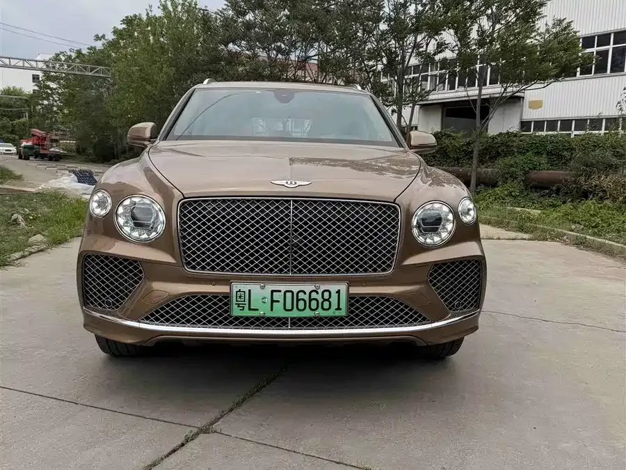 Bentley Bentayga plug-in hybrid 2023
