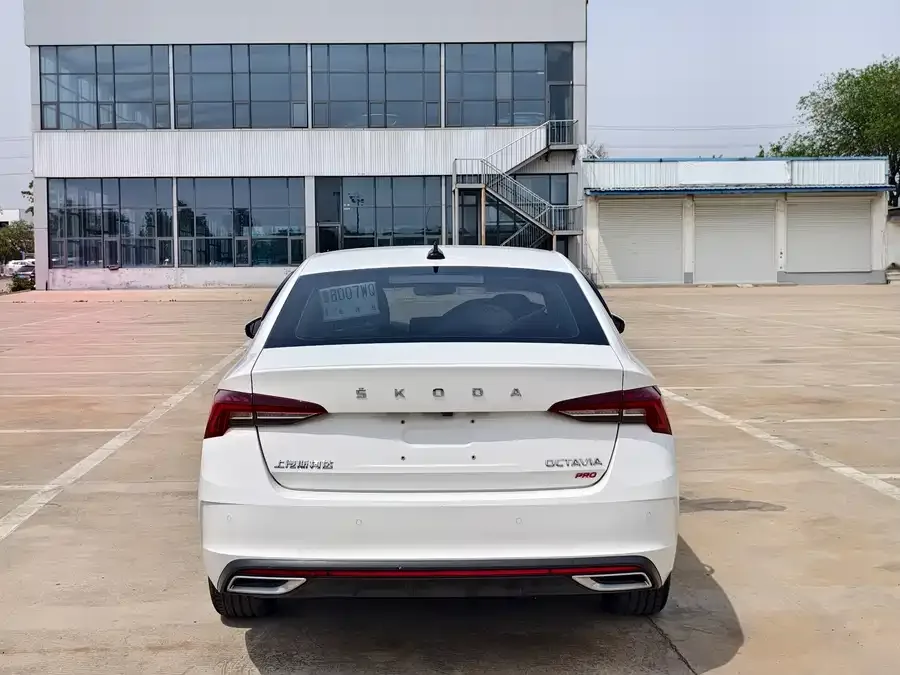 Skoda Octavia Octavia 2022 PRO TSI280 Luxury Edition 2022 — миниатюра 2