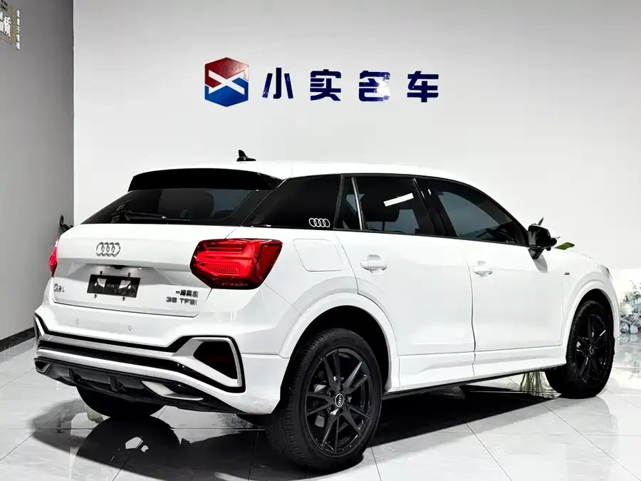 Audi Q2L 2022 35 TFSI aggressive and dynamic model 2023 — миниатюра 4