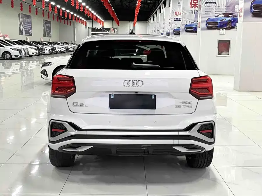 Audi Q2L 2022 35 TFSI aggressive and dynamic model 2022 — миниатюра 2