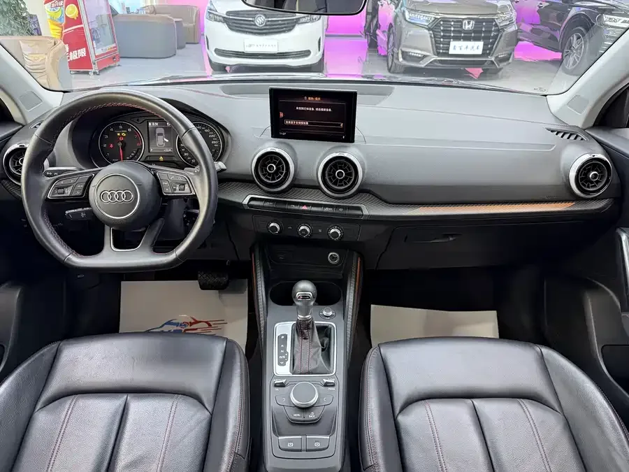 Audi Q2L 2022 35 TFSI aggressive and dynamic model 2022 — миниатюра 2