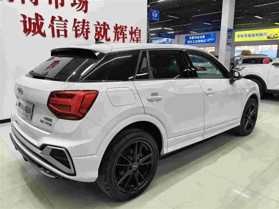 Audi Q2L 2022 35 TFSI aggressive and dynamic model 2022 — миниатюра 4