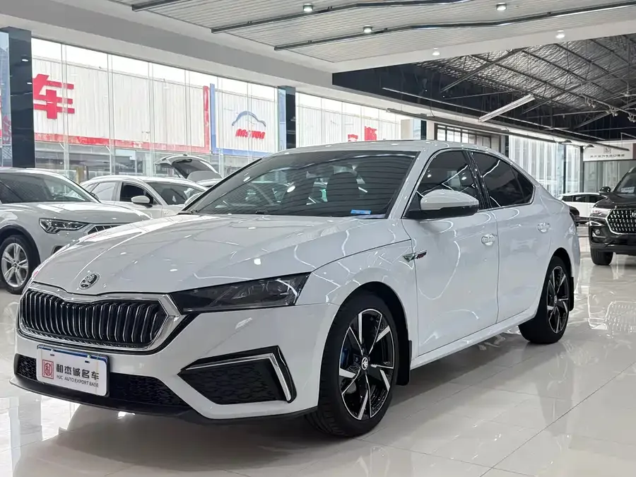 Skoda Octavia Octavia 2023 facelift PRO TSI280 Premium Edition 2023 — фото 1, купить с доставкой в Москву