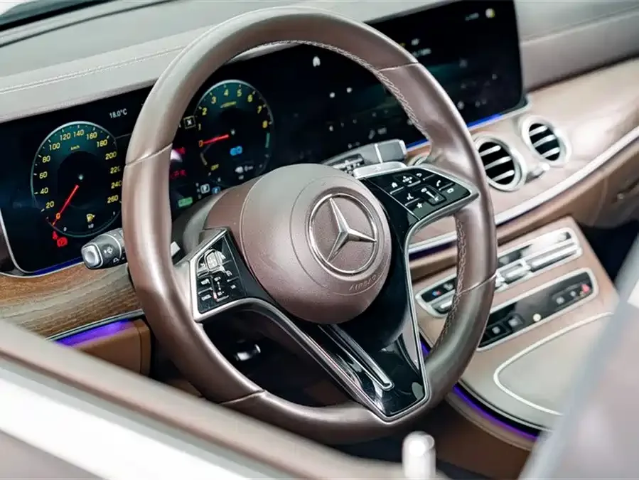 Mercedes-Benz E-class new energy Mercedes-Benz E-Class New Energy 2022 Model E 350 e L Plug-in Hybrid Sedan 2022 — миниатюра 3