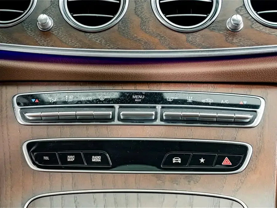 Mercedes-Benz E-class new energy Mercedes-Benz E-Class New Energy 2022 Model E 350 e L Plug-in Hybrid Sedan 2022 — миниатюра 4