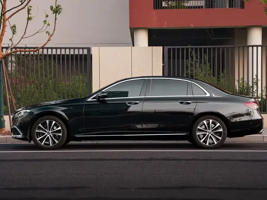 Mercedes-Benz E-class new energy Mercedes-Benz E-Class New Energy 2022 E 350 e L Plug-in Hybrid Sedan 2022 — миниатюра 3