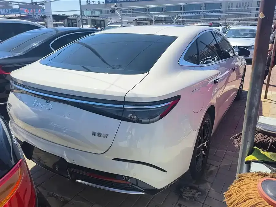 BYD seal 07 DM-i Seal 07 DM-i 2025 DM-i 1.5L 125km Luxury 2025 — миниатюра 3