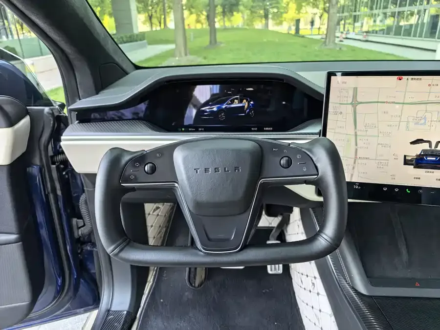 Tesla Model X Model X 2023 Tri-Motor All-Wheel Drive Plaid Edition 2023 — миниатюра 4