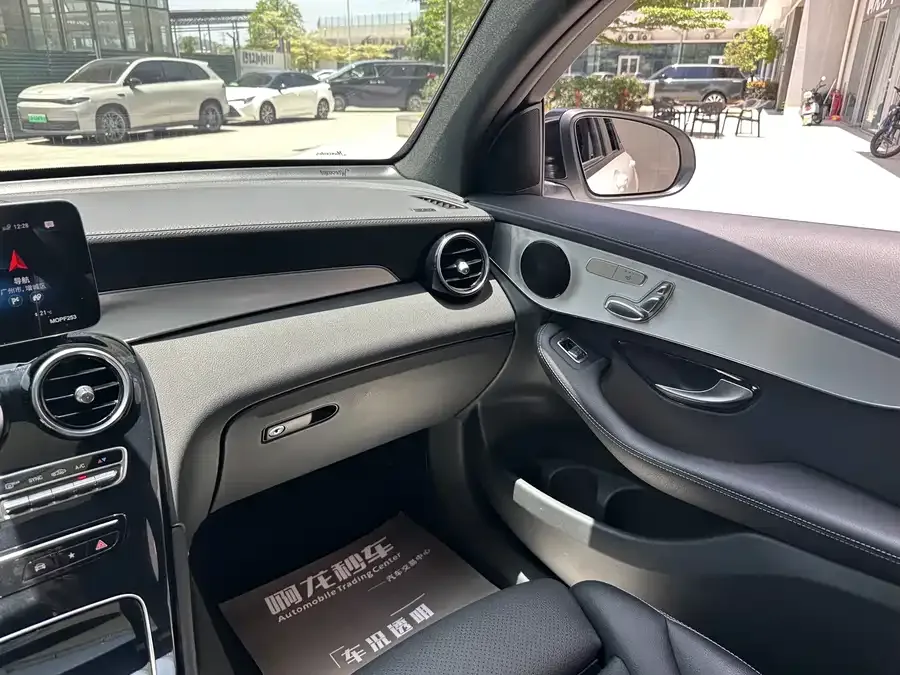 Mercedes-Benz GLC Coupe Mercedes-Benz GLC coupe 2022 facelift GLC 260 4MATIC coupe SUV 2022 — миниатюра 3