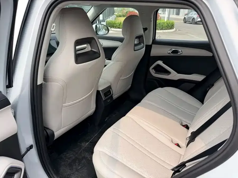 BYD Yuan UP Yuan UP 2025 301KM Pilot Edition 2026 — миниатюра 4