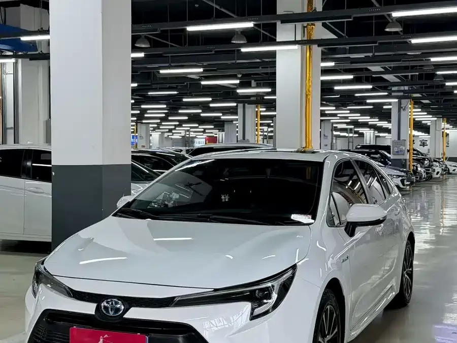 Toyota Levin Corolla 2023 Intelligent Electric Hybrid Dual Engine 1.8L Luxury Edition 2024 — фото 1, купить с доставкой в Москву