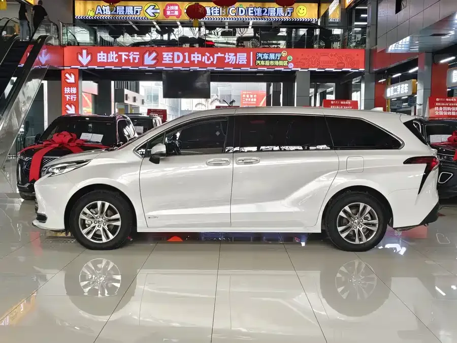 Toyota Sienna SIENNA 2024 2.5L Hybrid Comfort Edition 2024 — миниатюра 2