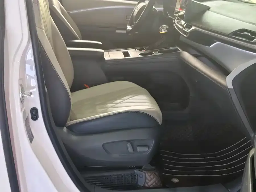 Toyota Sienna SIENNA 2024 2.5L Hybrid Comfort Edition 2024 — миниатюра 4