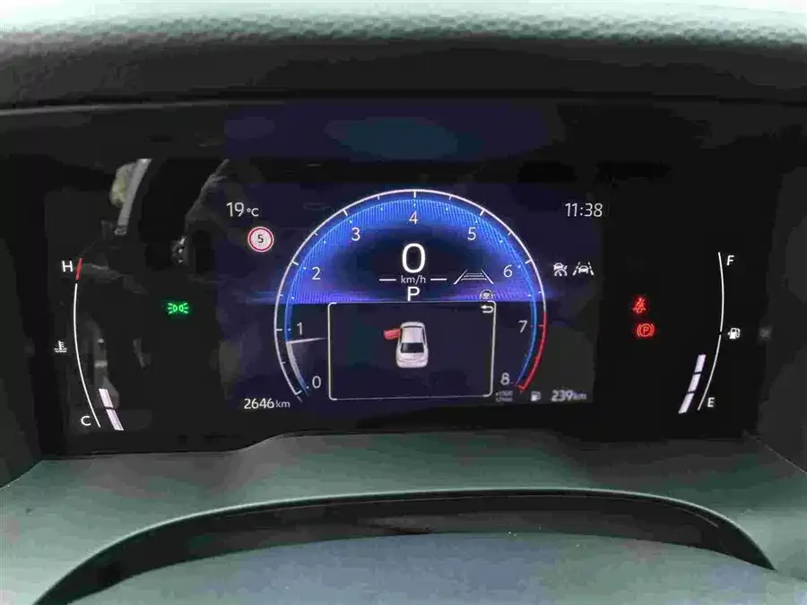 Toyota Camry 2026 Camry 2.0E Elite Edition 2025 — миниатюра 3
