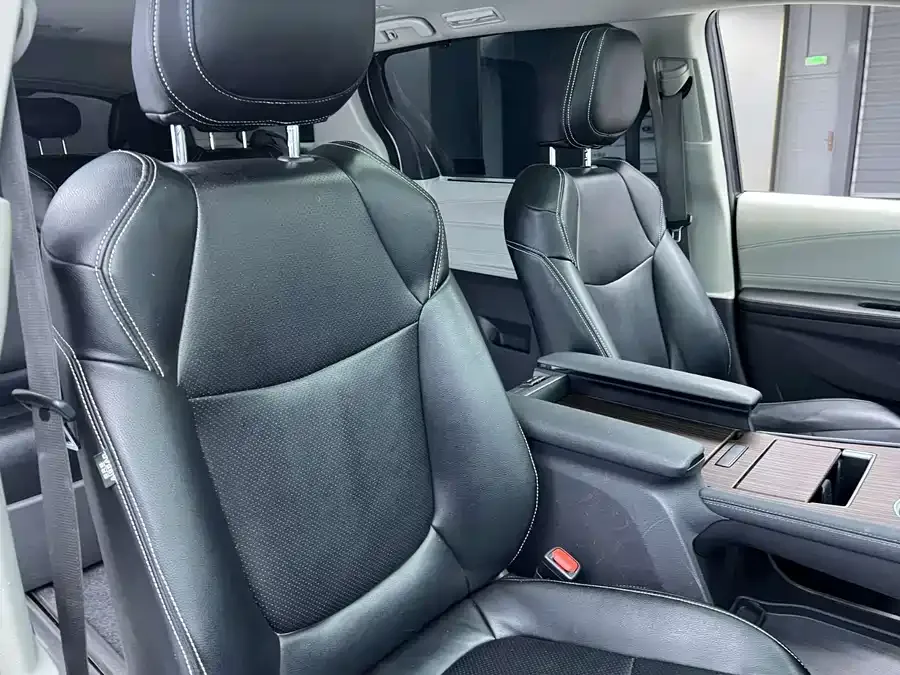 Toyota Sienna SIENNA 2023 2.5L Hybrid Comfort Edition 2023 — миниатюра 2